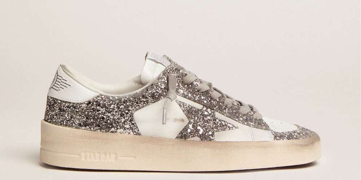 Golden Goose Sneakers Sale the black cleat like shoes with